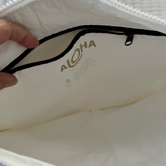 Aloha Day Palms Max Pouch - Picture 2 of 2